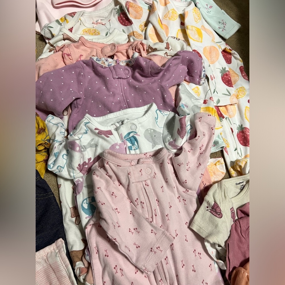 Many long sleeve and short sleeve onesies